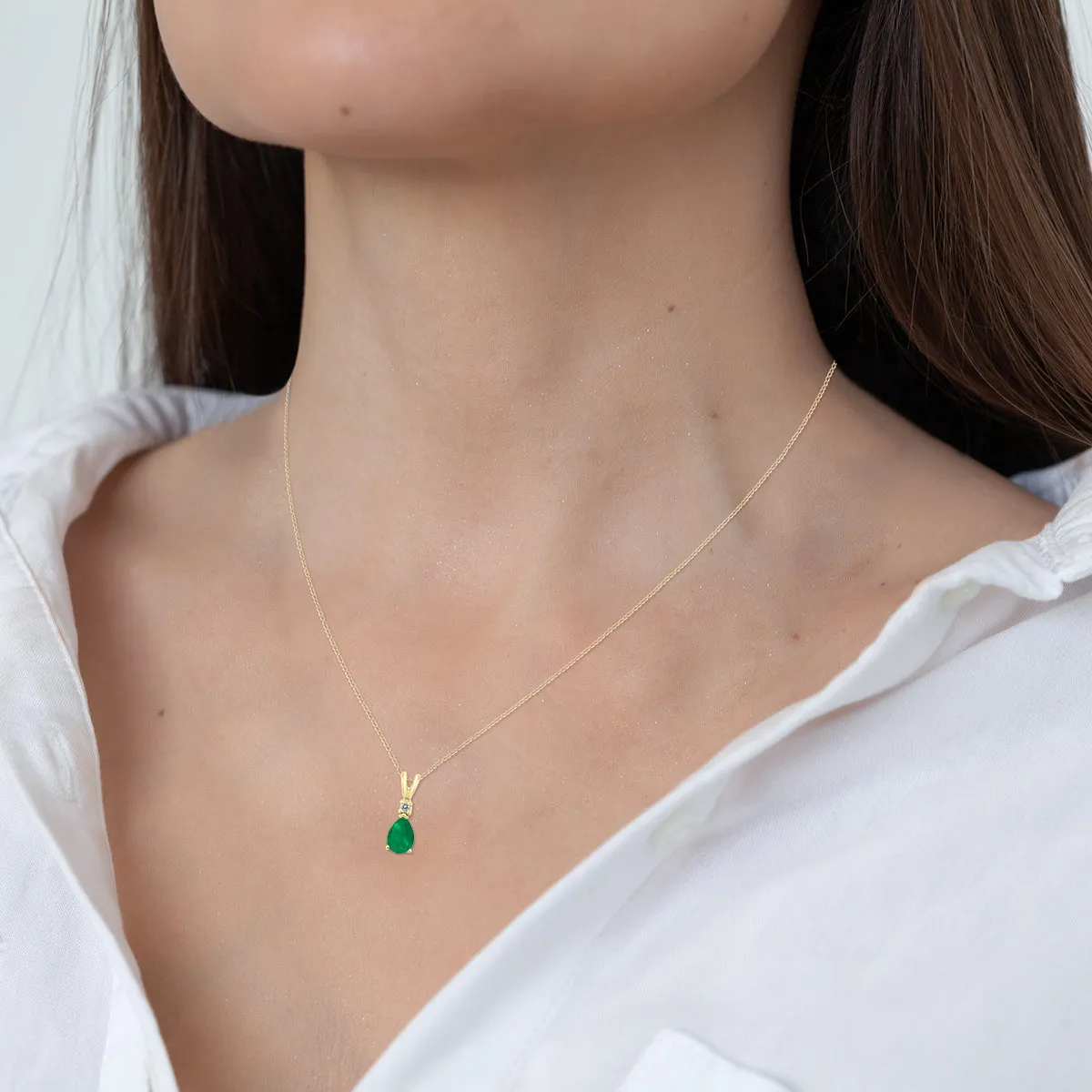 14K Yellow Gold 5X3Mm Pear Emerald And Diamond Pendant