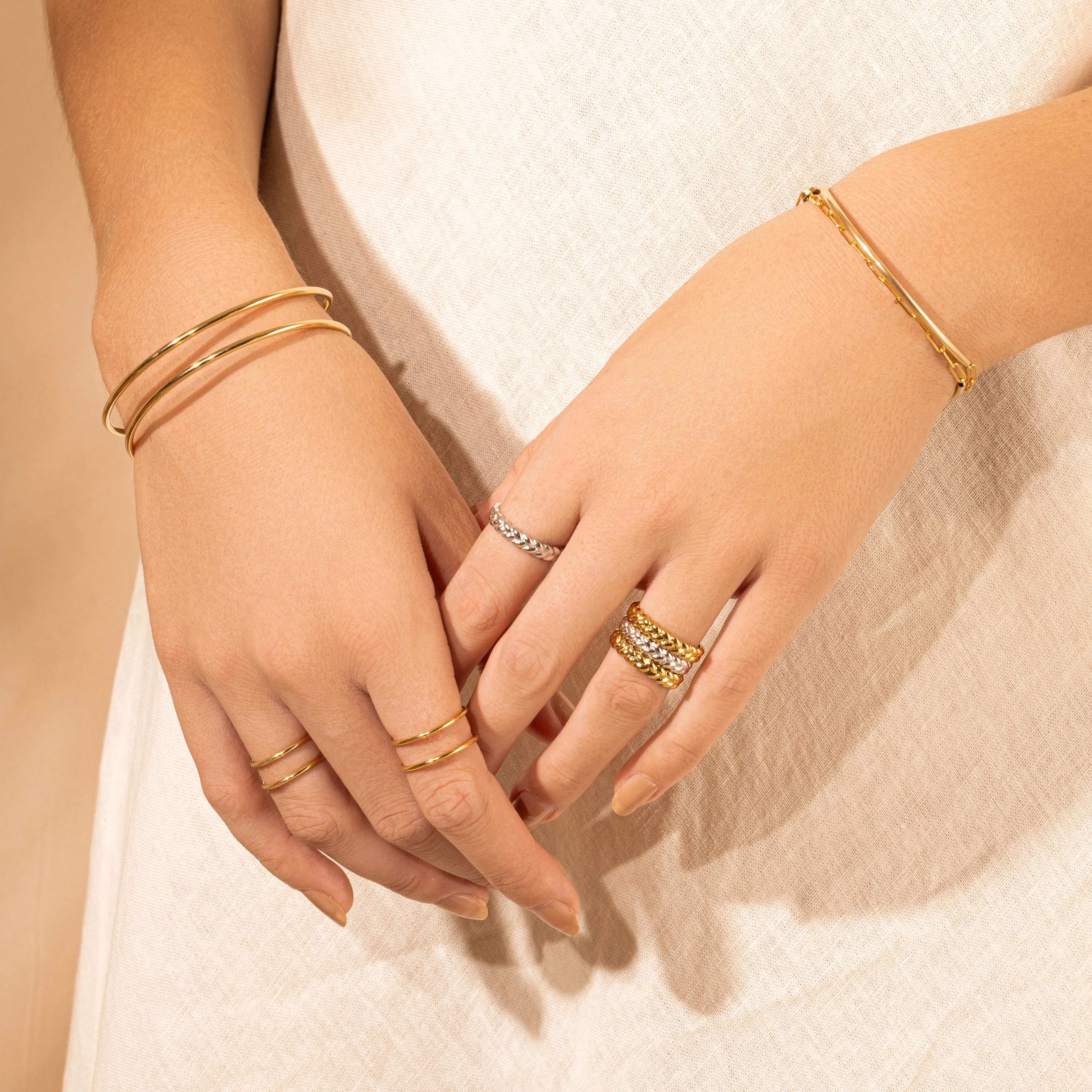 Curve Bar Link Chain Bracelet