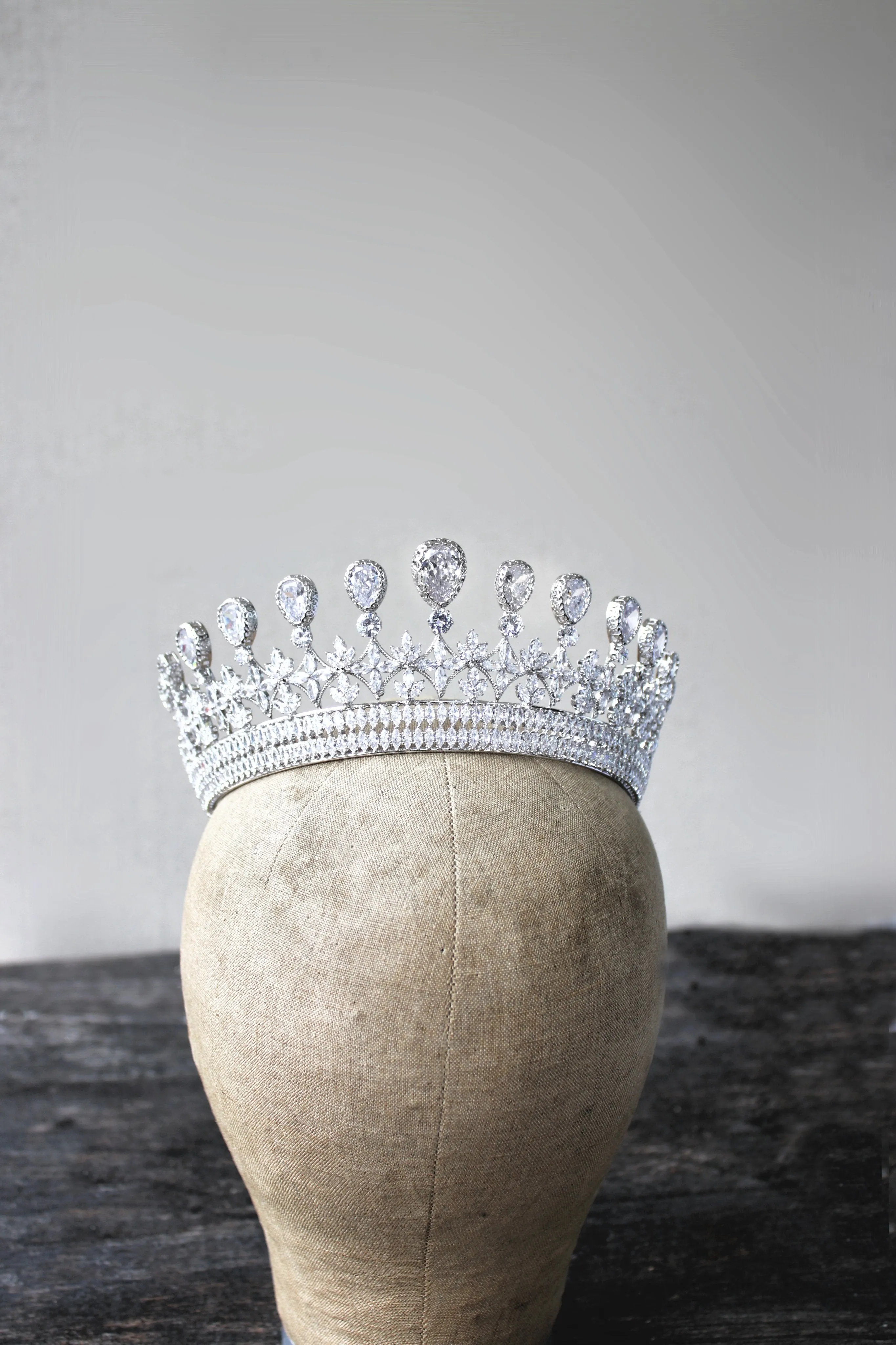 DELLA Wedding Crown