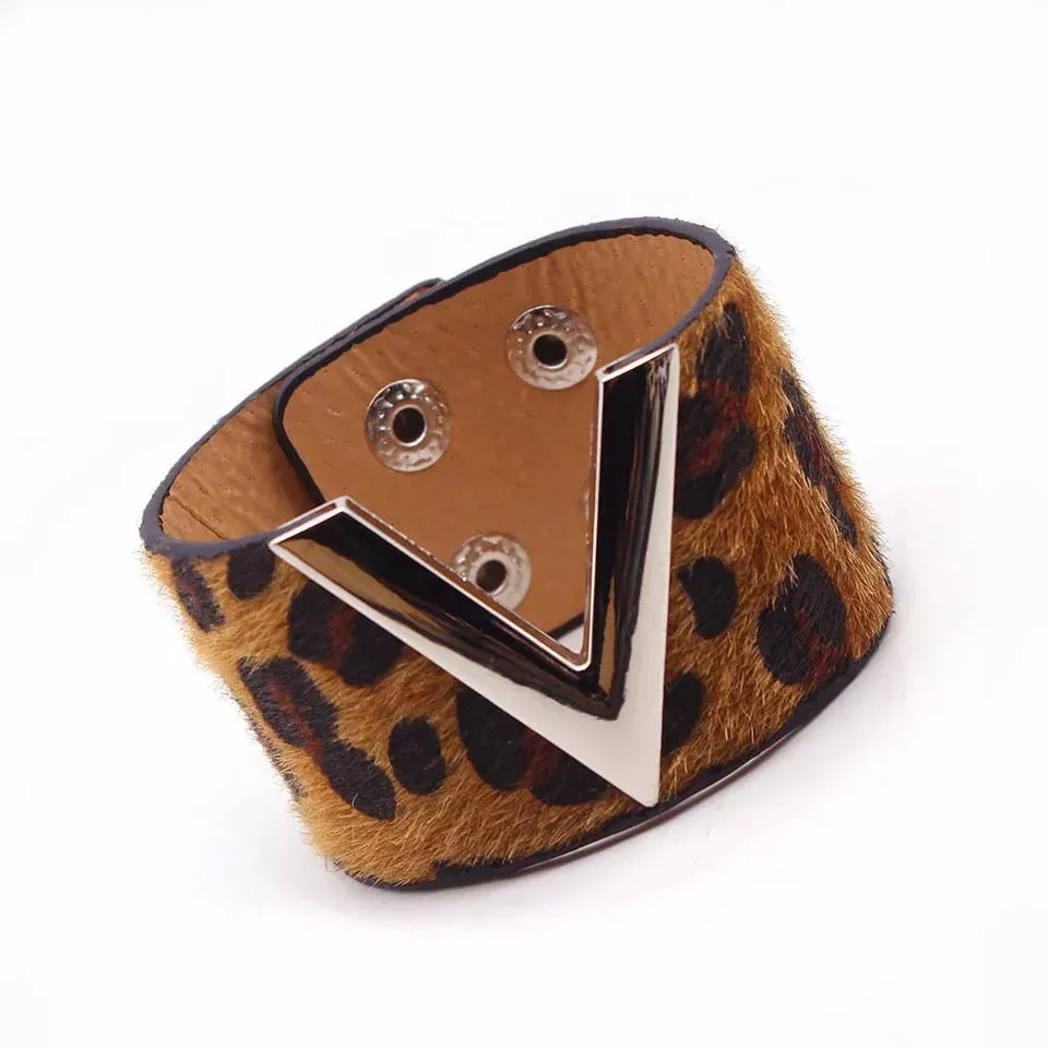 Individual woman's wide bracelet bracelet