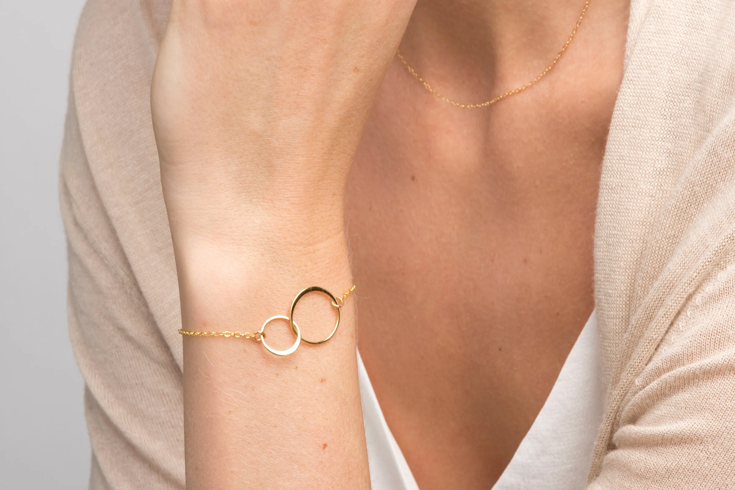 Modern Two Circle Link Bracelet - Minimalist - CG420B. Starts at