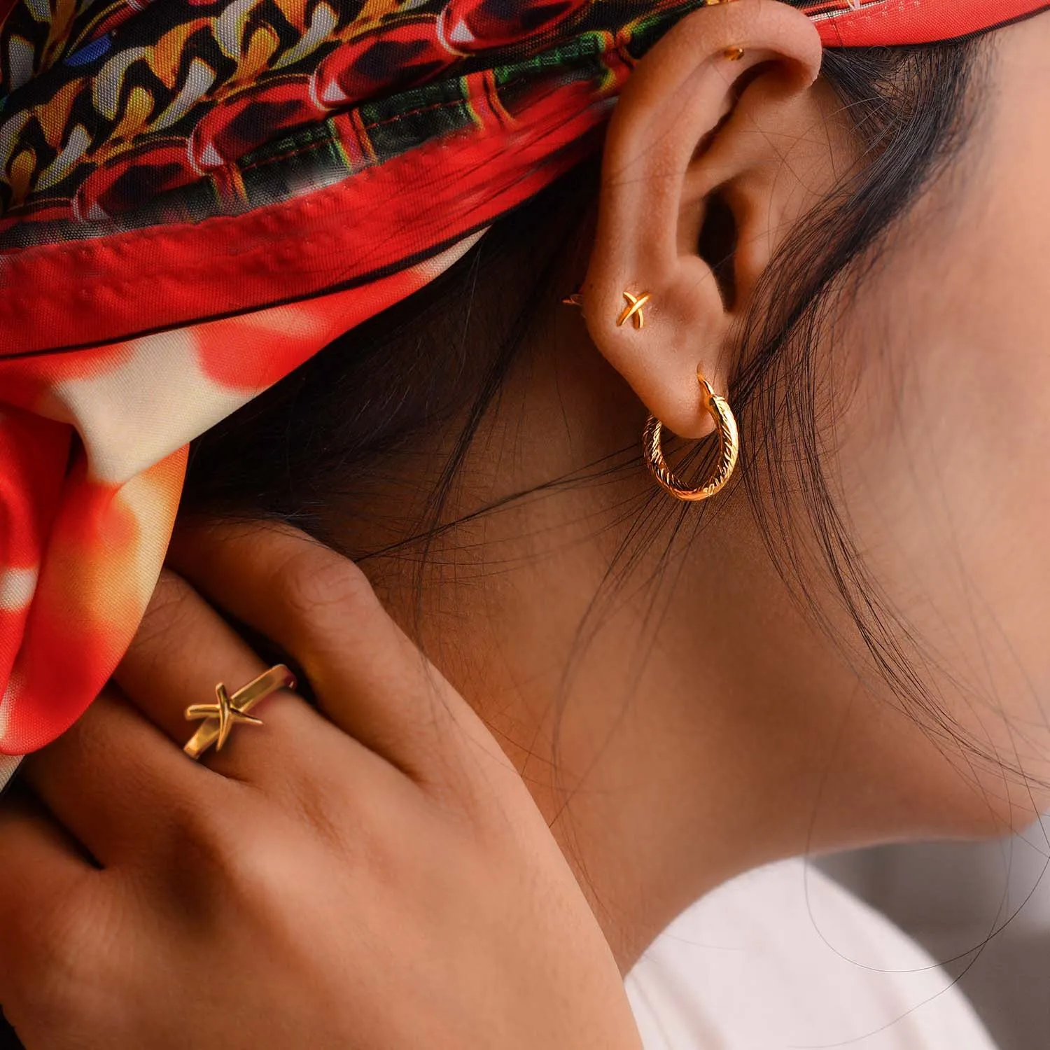 Molto Kiss Stud Earrings