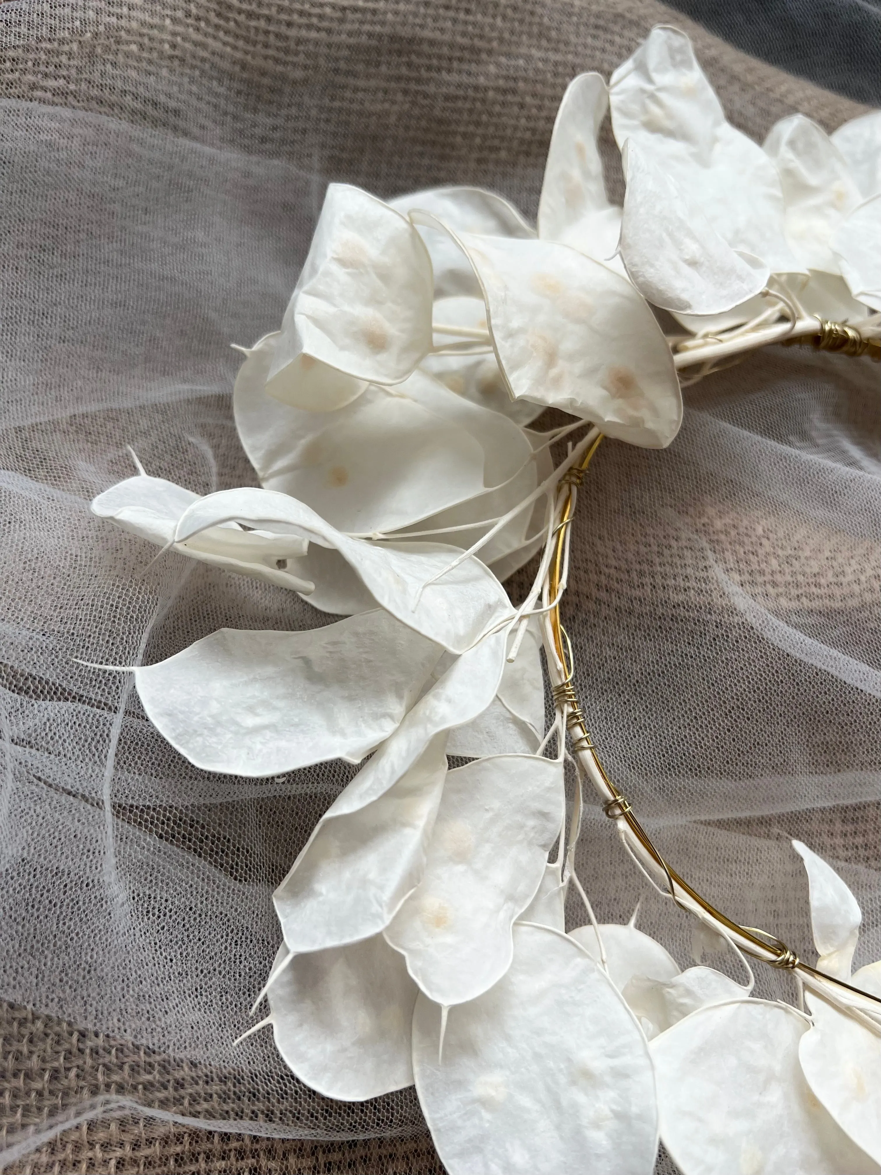 Preserved Lunaria Headpiece, Dried Lunaria Bridal Headdress, White Floral Tiara for Brides, Unique Bridal Hair Accessories in Ivory