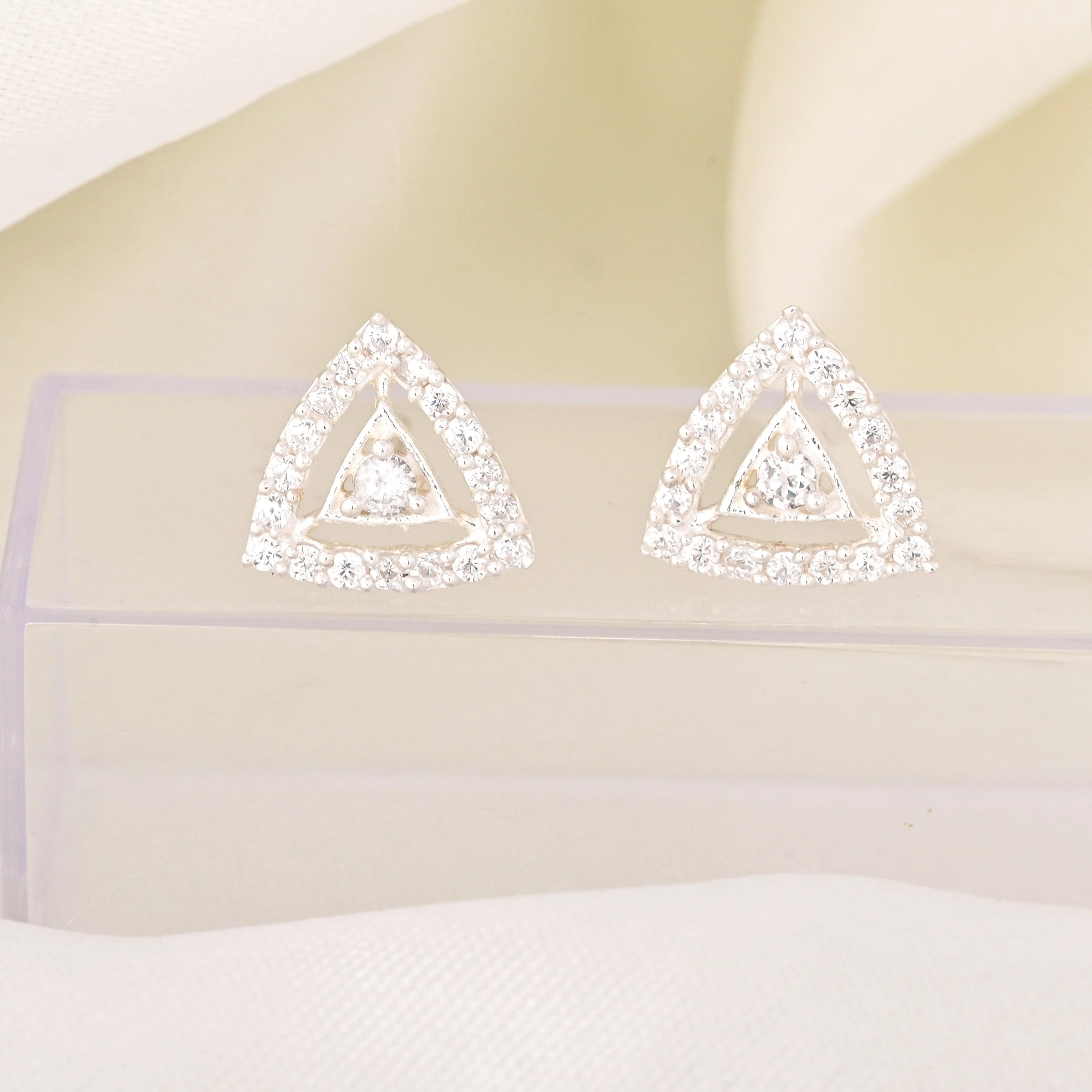 Sparkly Diamond Stud Earrings Lightweight Geometric Earrings