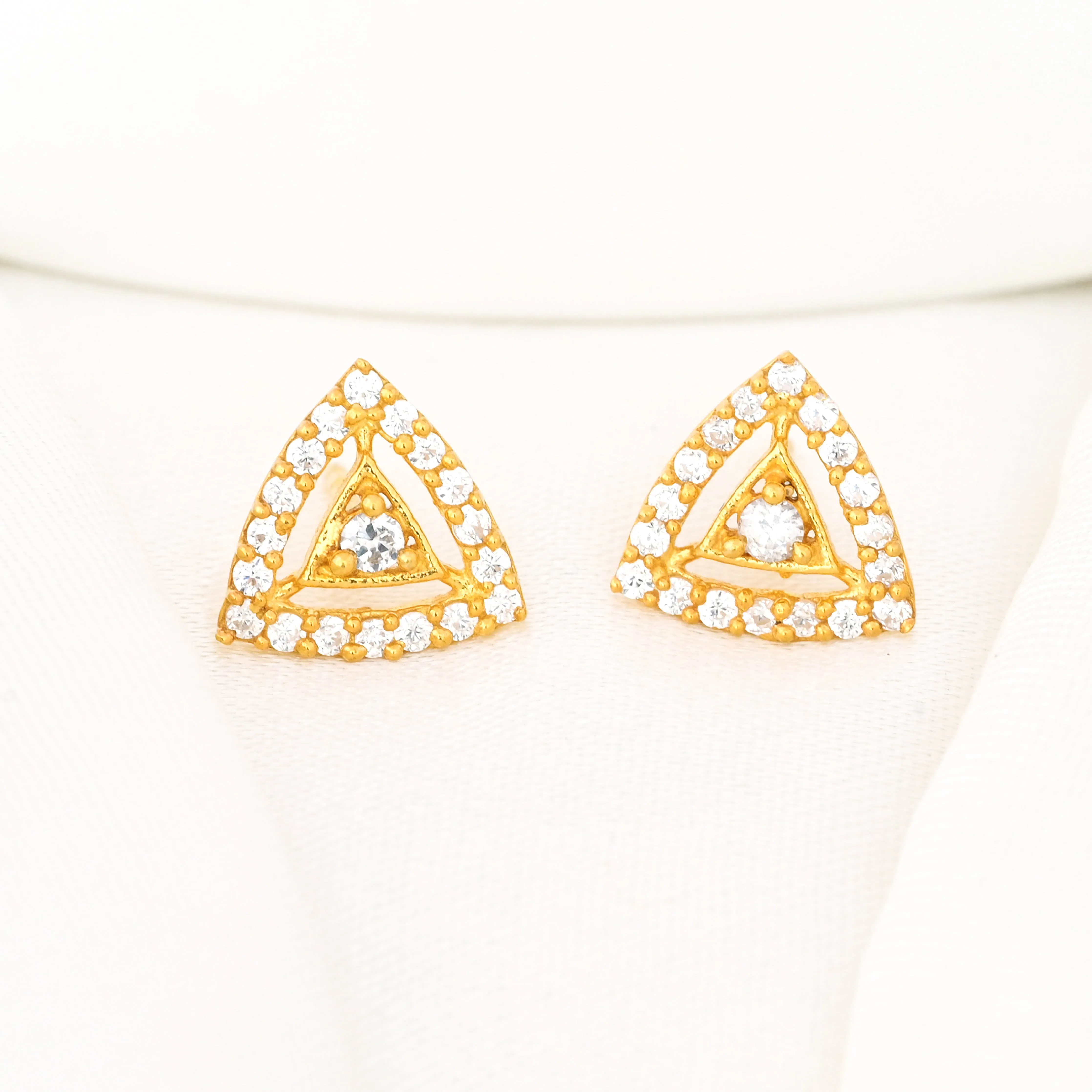Sparkly Diamond Stud Earrings Lightweight Geometric Earrings