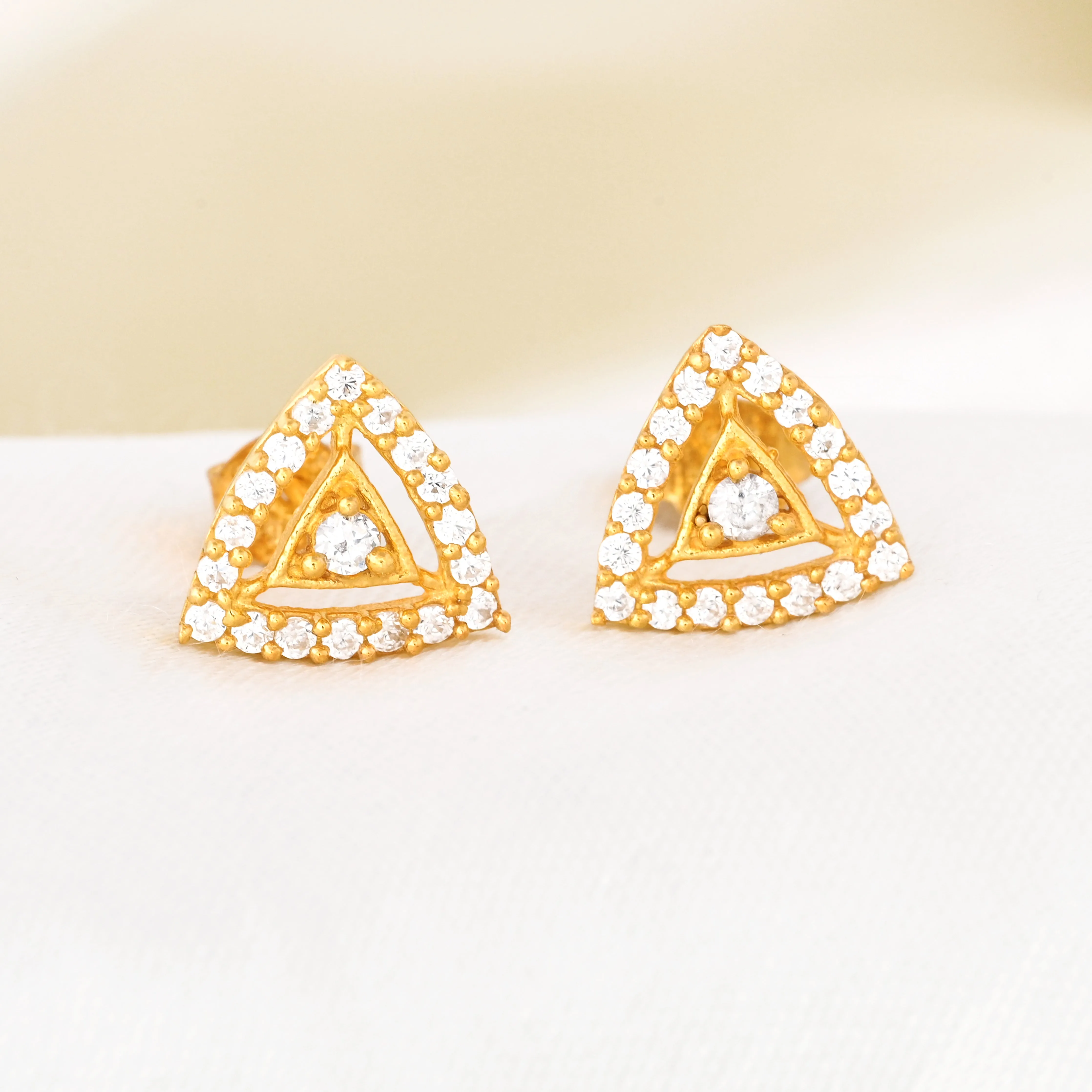 Sparkly Diamond Stud Earrings Lightweight Geometric Earrings