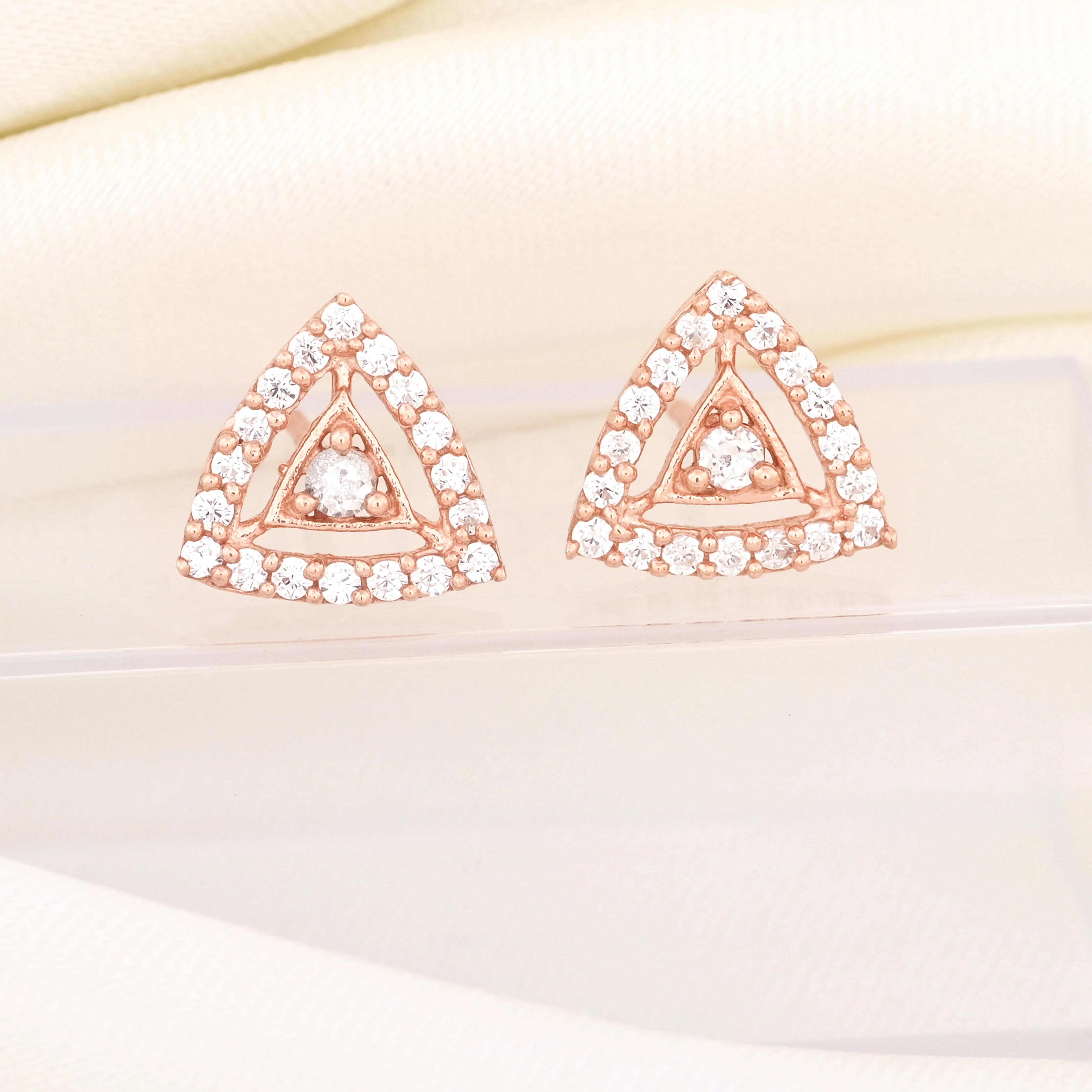 Sparkly Diamond Stud Earrings Lightweight Geometric Earrings