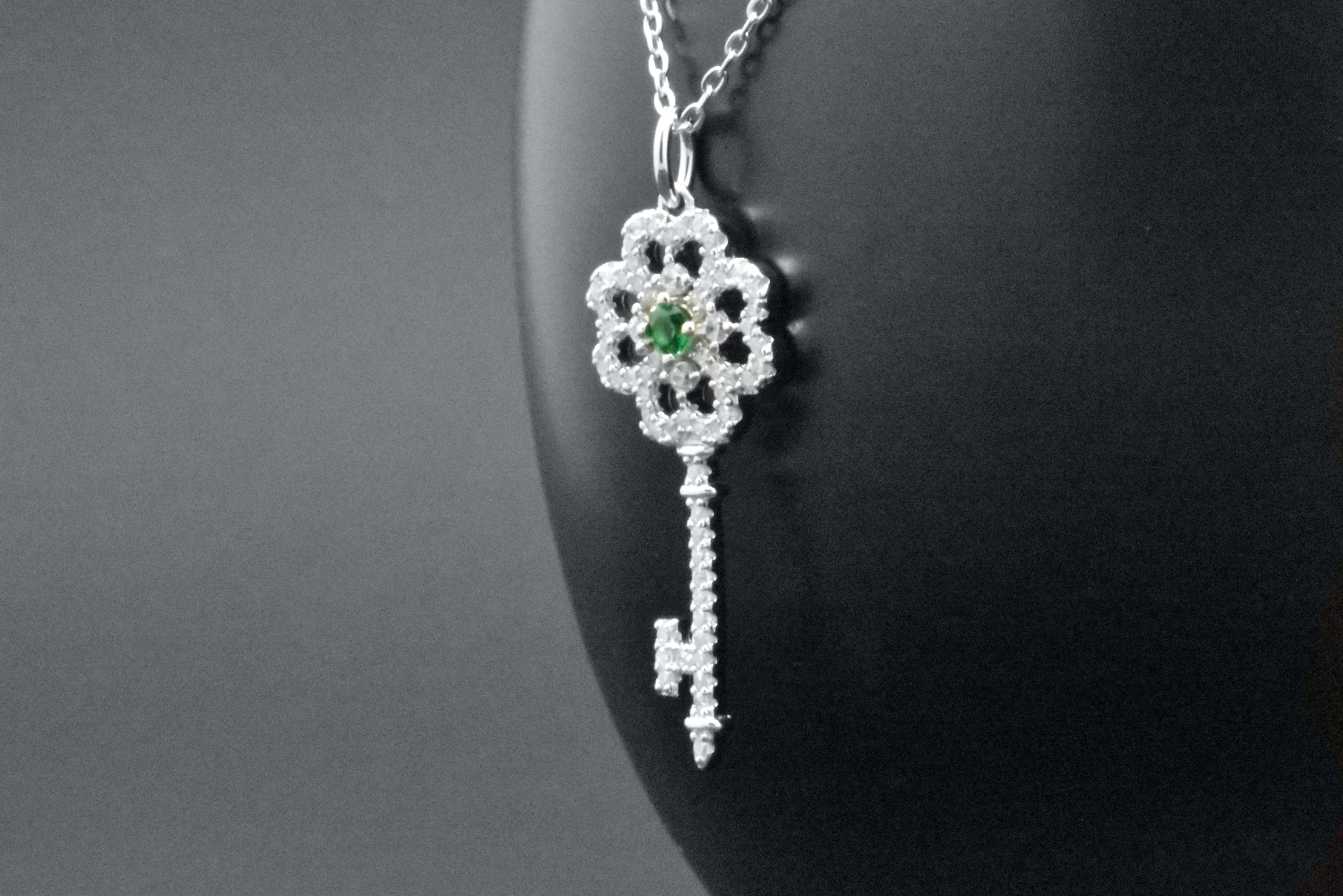 Sterling Silver Created Green Emerald Clover Heart Key Pendant 17-in Necklace